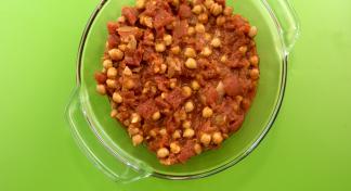 glass bowl of chickpeas and tomatoes
