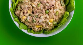 Bowl with tuna salad on bed of lettuce.